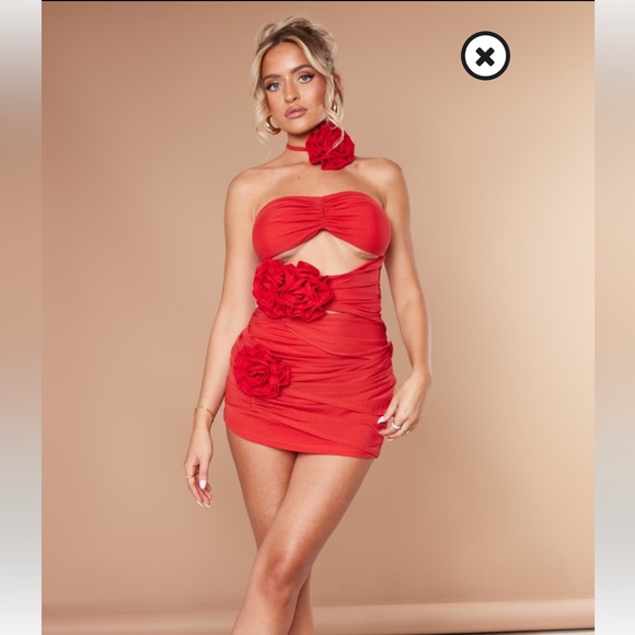 Red flower detail cut out mini dress - Picture 2 of 4